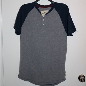 Hollister T shirt